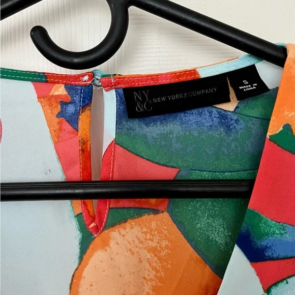 🔥NWOT🔥 Classy, Elegant Lightweight Fun Colors Wide Sleeves Top - Picture 7 of 9